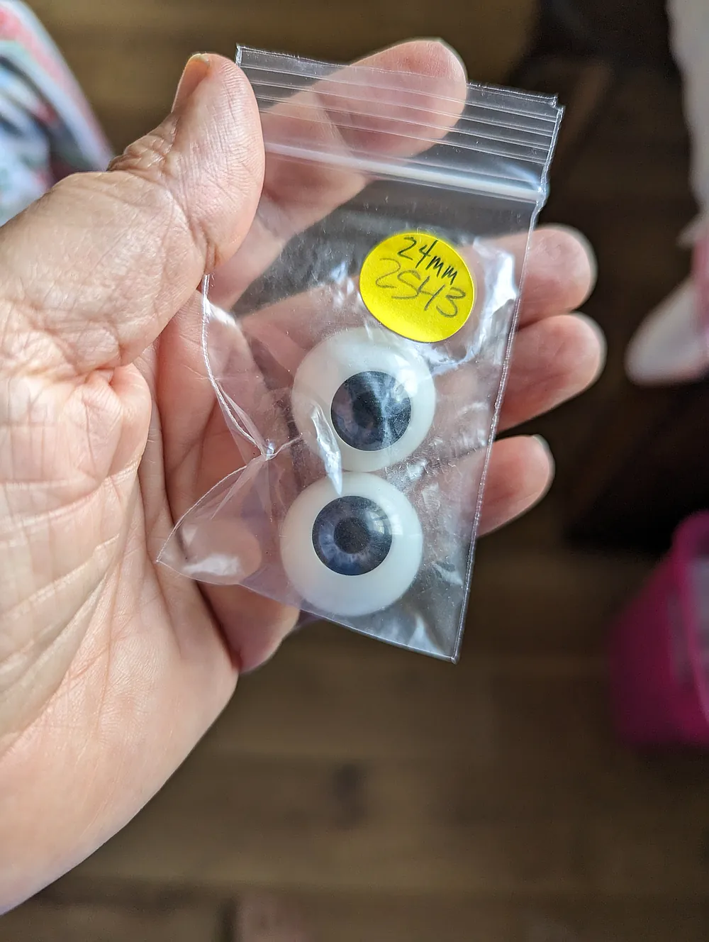 Acrilic & oval glass eyes