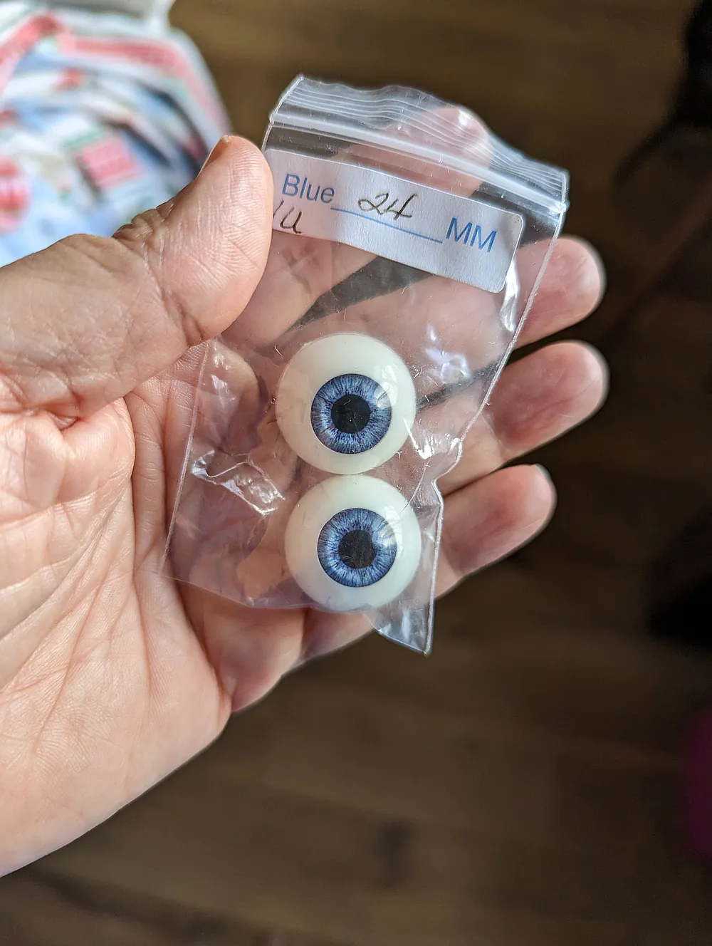 Acrilic & oval glass eyes