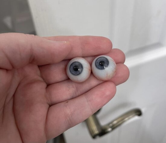 Realistic eyes